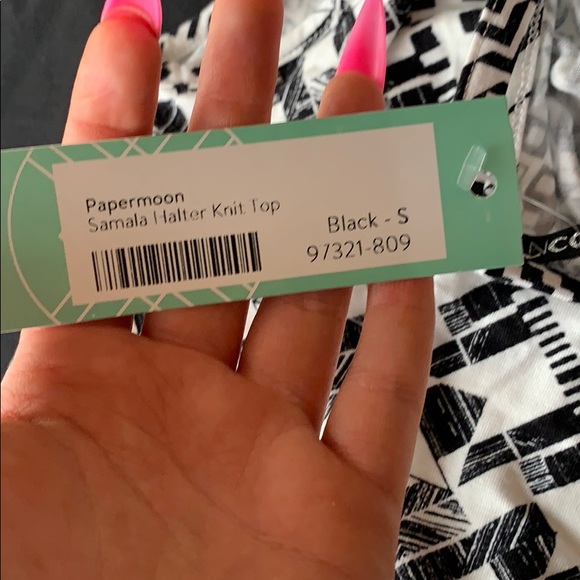 🦋 3/$20 Cute Black And White Patterned Halter - Picture 3 of 3